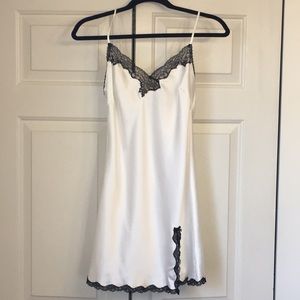 NWOT Victoria’s Secret lace trimmed slip